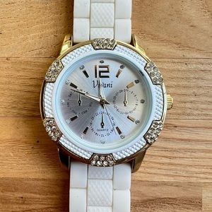 Vivani ladies white dial gold tone fashion Watch NEW BATTERY